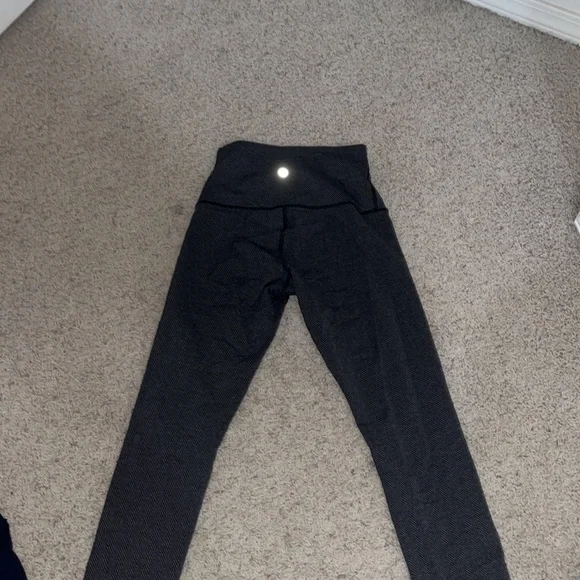 BLACK AND GREY CHEVRON LULULON LEGGING - Picture 2 of 4